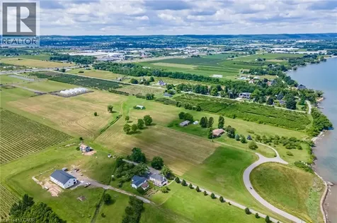 4558 Lakeside Drive Beamsville ON L0R 1B1