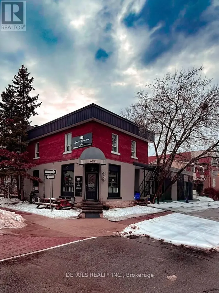 698 Cooper Street Ottawa ON K1R 6C6