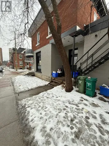 698 Cooper Street Ottawa ON K1R 6C6