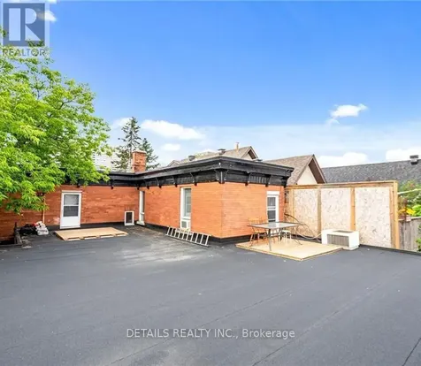 698 Cooper Street Ottawa ON K1R 6C6