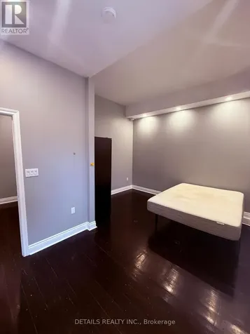 698 Cooper Street Ottawa ON K1R 6C6