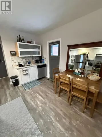 698 Cooper Street Ottawa ON K1R 6C6