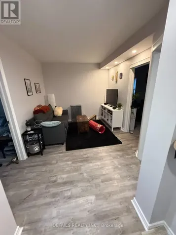698 Cooper Street Ottawa ON K1R 6C6