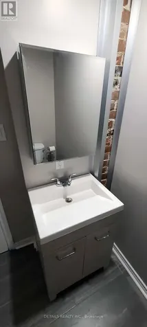 698 Cooper Street Ottawa ON K1R 6C6