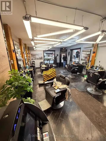 698 Cooper Street Ottawa ON K1R 6C6
