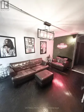 698 Cooper Street Ottawa ON K1R 6C6