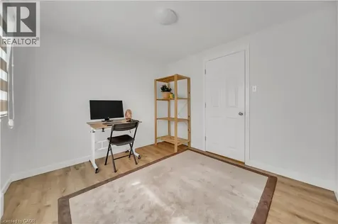 78 Borden Parkway Kitchener ON N2M 3T4