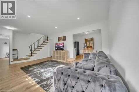 78 Borden Parkway Kitchener ON N2M 3T4
