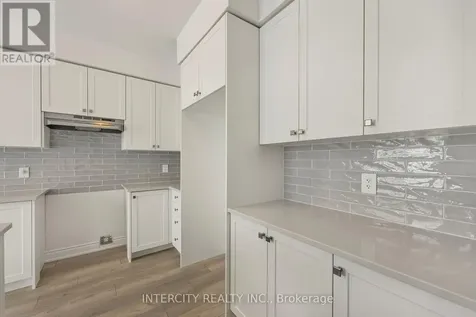 11 Avalon Drive Wasaga Beach ON L9Z 0M2