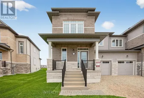 11 Avalon Drive Wasaga Beach ON L9Z 0M2