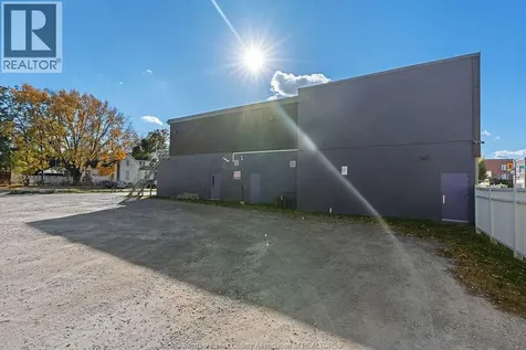 1519 Wyandotte Windsor ON N9A 3L3