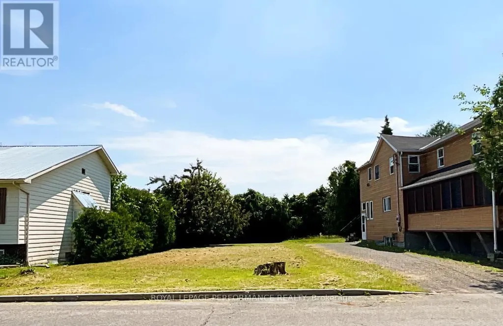 Na Kitchener Street Hawkesbury ON K6A 2P1