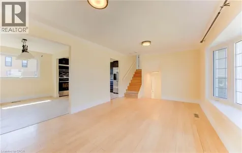 1493 Queens Boulevard Kitchener ON N2M 1E3