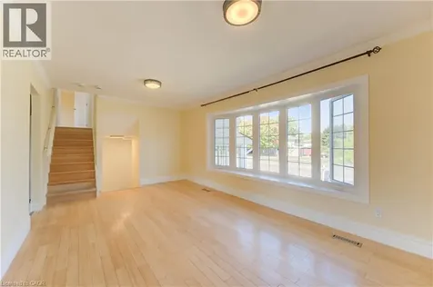 1493 Queens Boulevard Kitchener ON N2M 1E3