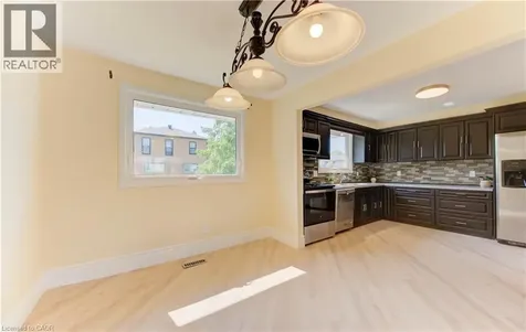 1493 Queens Boulevard Kitchener ON N2M 1E3