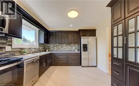 1493 Queens Boulevard Kitchener ON N2M 1E3