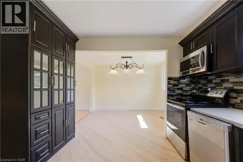 1493 Queens Boulevard Kitchener ON N2M 1E3