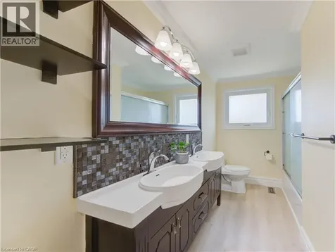 1493 Queens Boulevard Kitchener ON N2M 1E3
