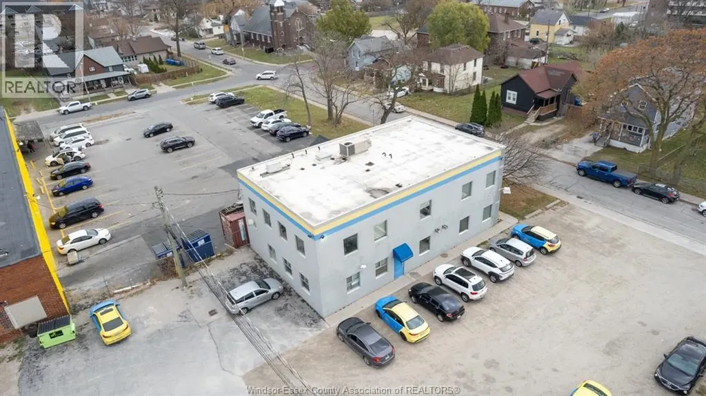 350 Tuscarora / 634 Mcdougall Windsor ON N9A 3L7