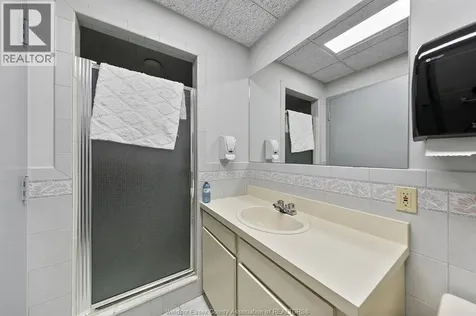 350 Tuscarora / 634 Mcdougall Windsor ON N9A 3L7