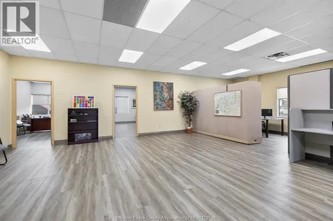 350 Tuscarora / 634 Mcdougall Windsor ON N9A 3L7