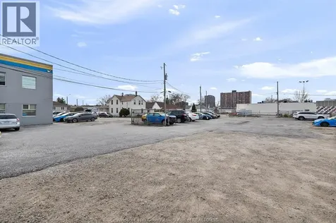 350 Tuscarora / 634 Mcdougall Windsor ON N9A 3L7