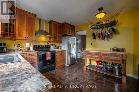 697 Macdonald Drive Gananoque ON K7G 3C4
