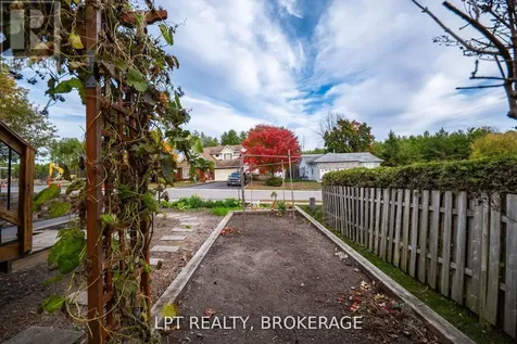 697 Macdonald Drive Gananoque ON K7G 3C4