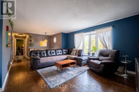 697 Macdonald Drive Gananoque ON K7G 3C4