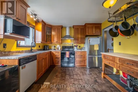 697 Macdonald Drive Gananoque ON K7G 3C4