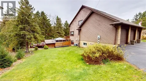 1962 Snake Road Burlington ON L7P 4Y4