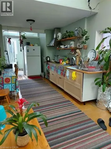 10 Fairbank Avenue Toronto ON M6E 3Y4