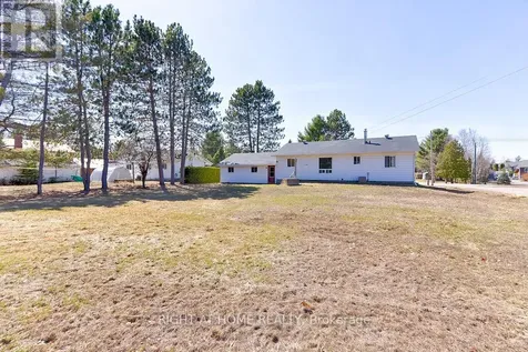 28 Jackpine Street Madawaska Valley ON K0J 1B0