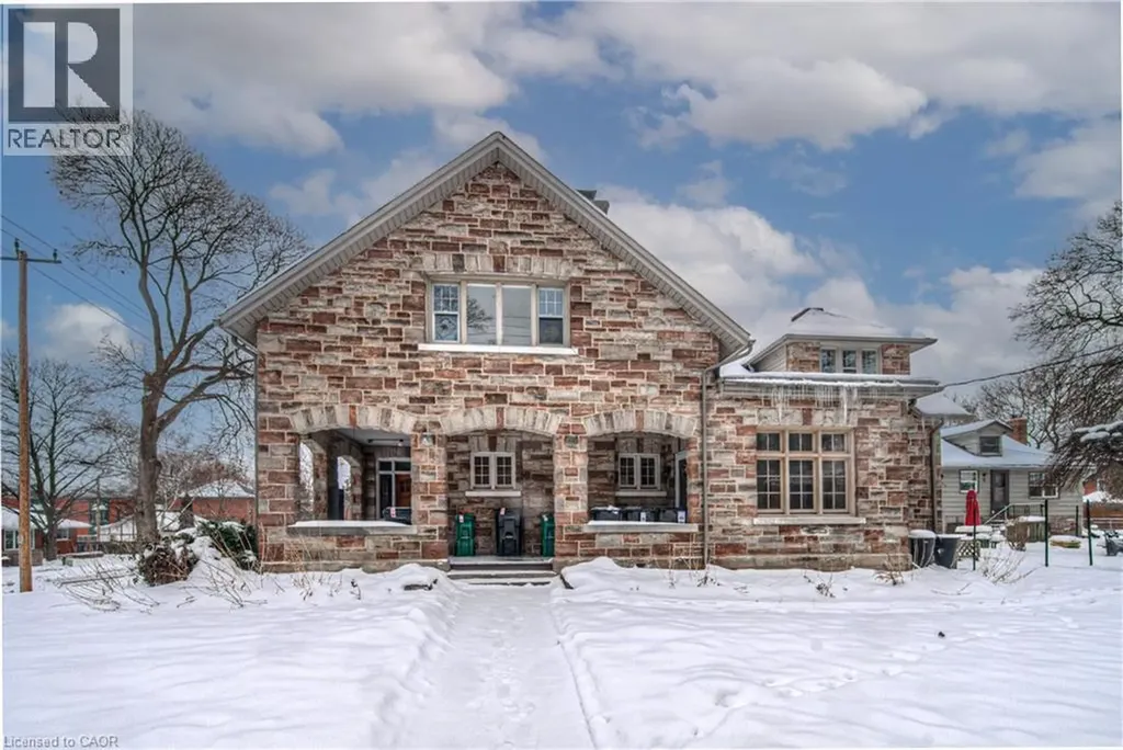 916 Queenston Road Cambridge ON N3H 3K8