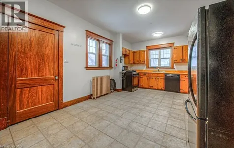 916 Queenston Road Cambridge ON N3H 3K8