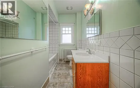 916 Queenston Road Cambridge ON N3H 3K8