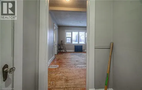 916 Queenston Road Cambridge ON N3H 3K8