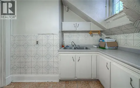 916 Queenston Road Cambridge ON N3H 3K8