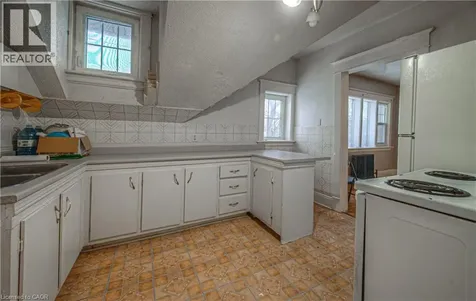 916 Queenston Road Cambridge ON N3H 3K8