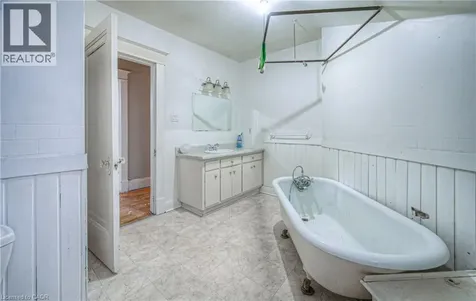 916 Queenston Road Cambridge ON N3H 3K8