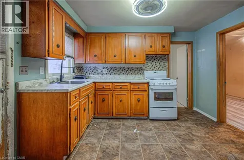 916 Queenston Road Cambridge ON N3H 3K8