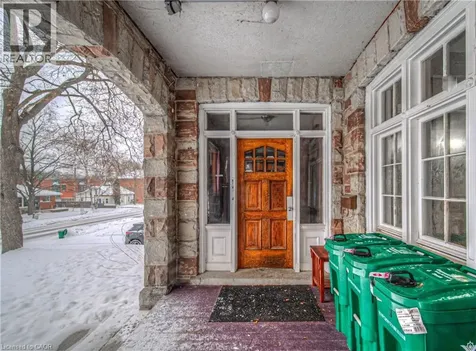 916 Queenston Road Cambridge ON N3H 3K8