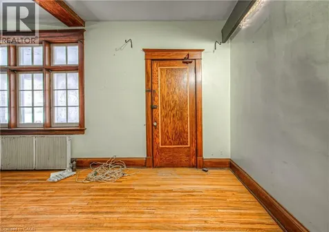 916 Queenston Road Cambridge ON N3H 3K8