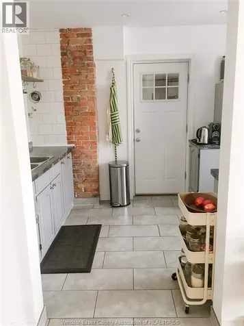 4685-4691 Wyandotte Street East Windsor ON N8Y 3B4