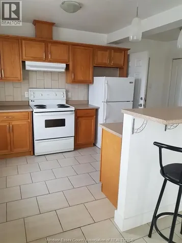 4685-4691 Wyandotte Street East Windsor ON N8Y 3B4