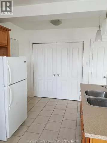 4685-4691 Wyandotte Street East Windsor ON N8Y 3B4