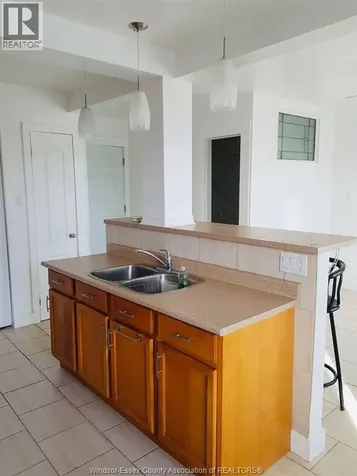4685-4691 Wyandotte Street East Windsor ON N8Y 3B4