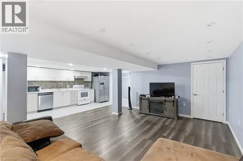 22 Colonial Street Welland ON L3C 5W5