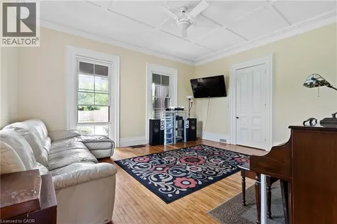 5368 Menzie Street Niagara Falls ON L2E 2V8