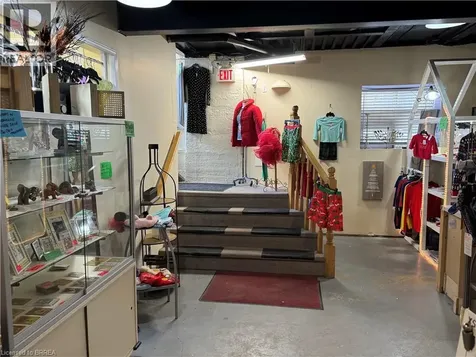 19 Broadway Street West Paris ON N3L 2S3